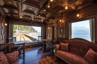 Lounge Car Blue moon