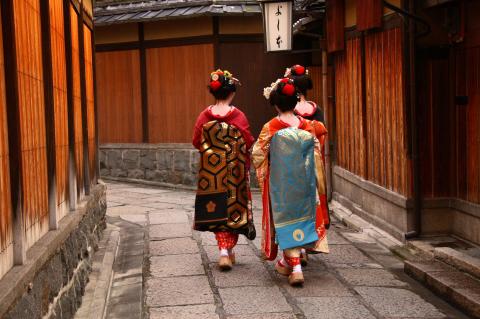 Seeing and Meeting Geisha