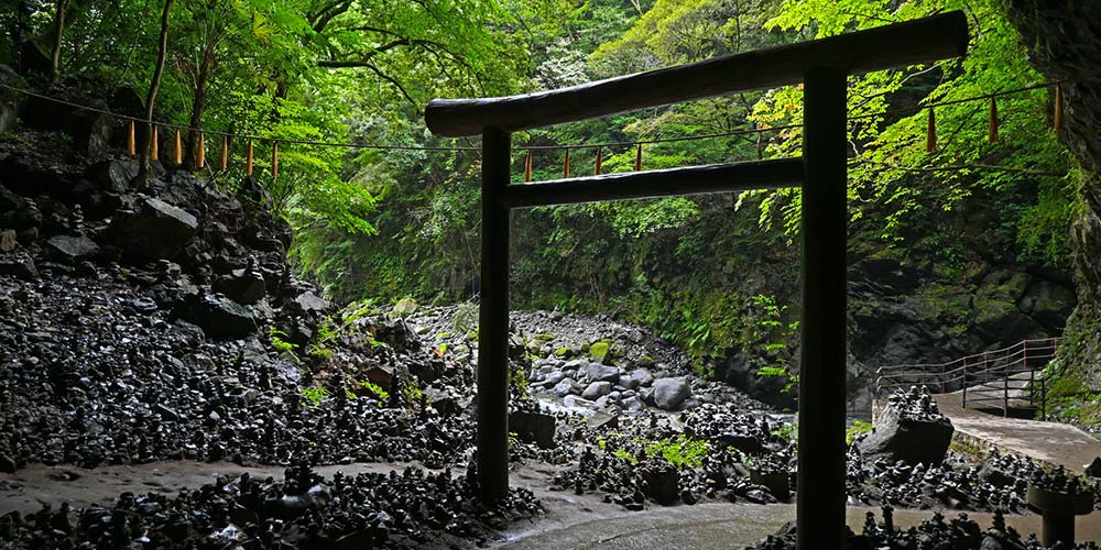 Places to go in Miyazaki: Amanoyasugawara