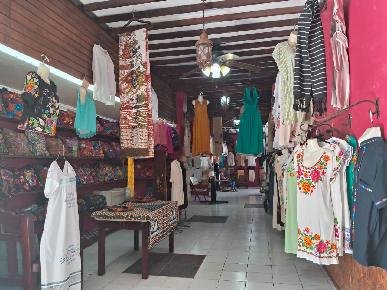 【 メリダ発 】ここでしか味わえない！ローカル市場散策 (日本語ガイド)