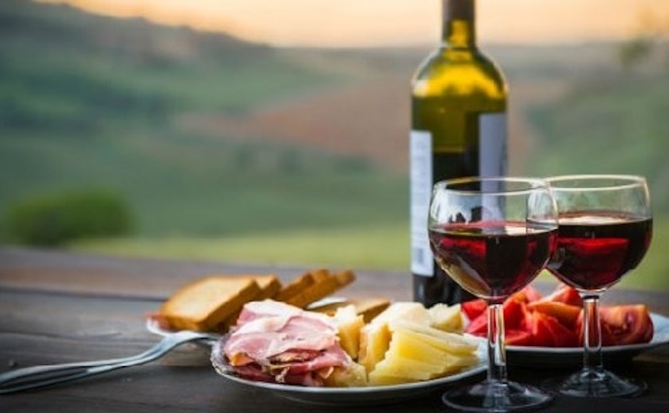 ペニャ・デ・ベルナル＆ワイナリー見学ツアー（英語ドライバーアテンダント）