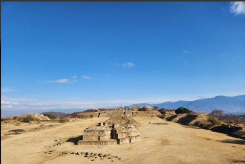 【専用車利用】世界遺産モンテ・アルバンと民芸品市場・話題のカラフルなスポットにも行く！<br>オアハカ王道1日観光＜半日/日本人アシスタント付＞