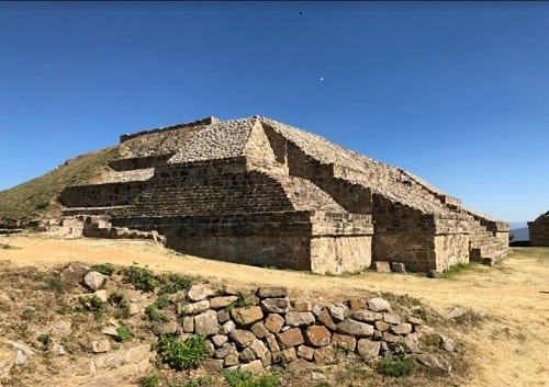 【世界遺産】モンテ・アルバン 半日ツアー（英語/スペイン語ガイド）