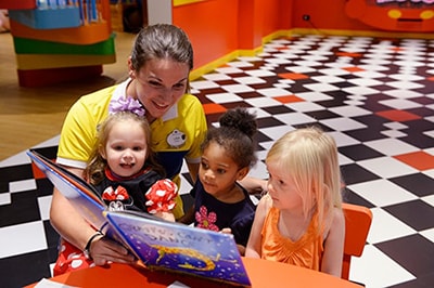 0~2歳　it's a small world nursery